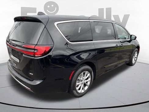 New 2027 Chrysler Pacifica Select w/ Family Tech Group AWD/4WD image 5