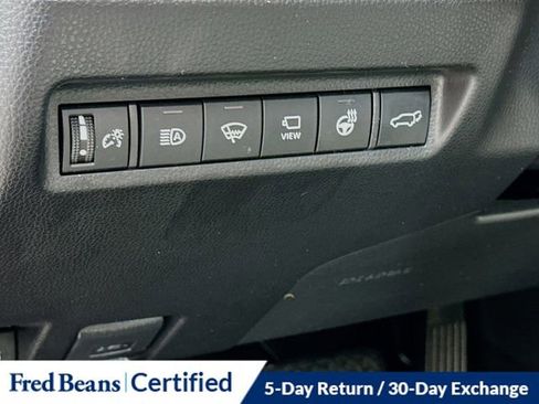 Used 2019 Toyota RAV4 Limited image 11