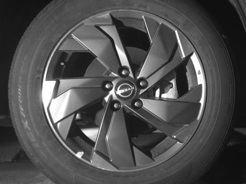 Used 2025 Nissan Rogue SV image 13