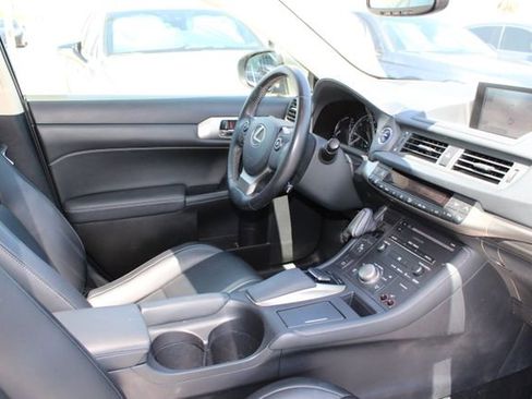 Used 2017 Lexus CT 200h FWD image 5