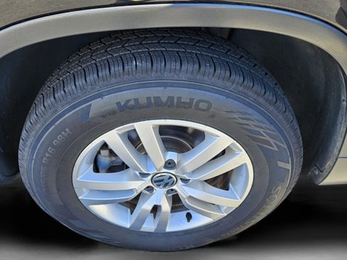 Used 2014 Volkswagen Tiguan S image 29