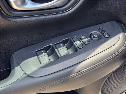 Used 2025 Honda HR-V LX image 15