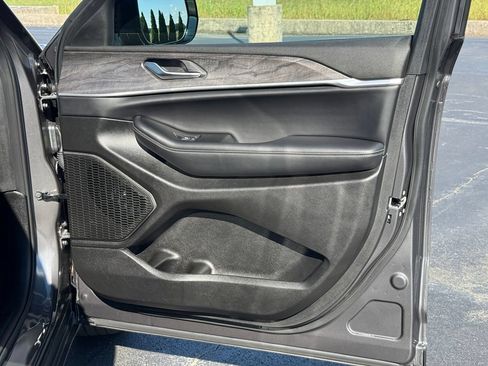 Used 2025 Jeep Grand Cherokee Limited RWD image 39
