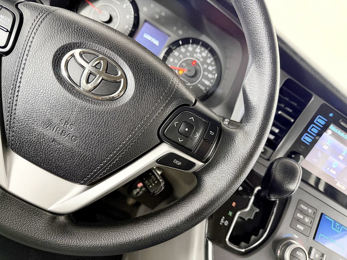 Used 2017 Toyota Sienna LE AWD/4WD image 54