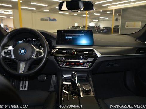 Used 2023 BMW 530e w/ M Sport Package RWD image 29
