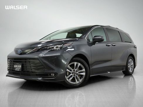 Used 2025 Toyota Sienna XLE w/ XLE Plus Package AWD/4WD image 1