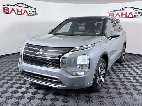 Used 2025 Mitsubishi Outlander SEL AWD/4WD image 2