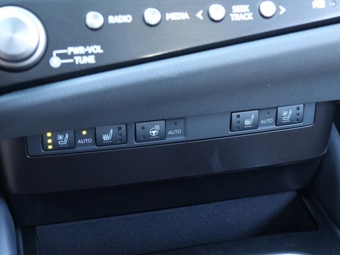 Used 2025 Lexus ES 350 w/ Premium Package image 25