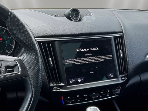 Used 2022 Maserati Levante GT AWD/4WD image 9