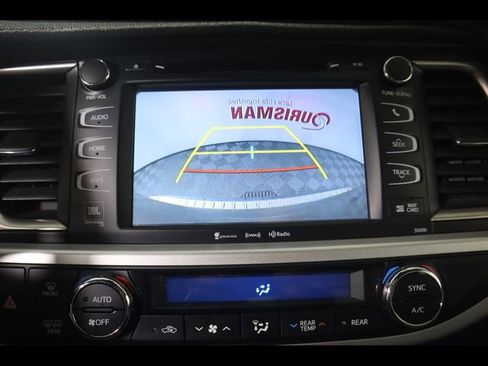 Used 2019 Toyota Highlander Limited AWD/4WD image 23