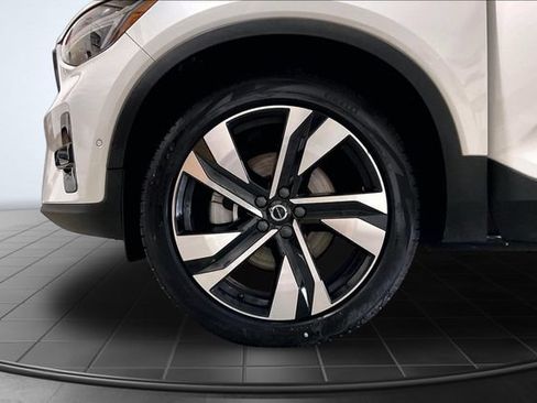 Certified 2023 Volvo XC40 B5 Plus w/ Protection Package Premier AWD/4WD image 12