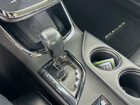 Used 2016 Toyota Avalon Limited w/ Toyota Safety Sense Package image 25
