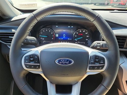 New 2024 Ford Explorer XLT w/ Equipment Group 202A image 9