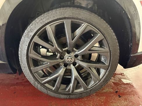 Used 2025 Toyota Crown Signia w/ Advanced Technology Package image 29