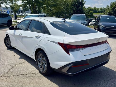 Used 2024 Hyundai Elantra SEL FWD image 3