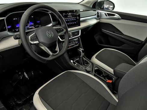 New 2025 Volkswagen Taos SE image 6