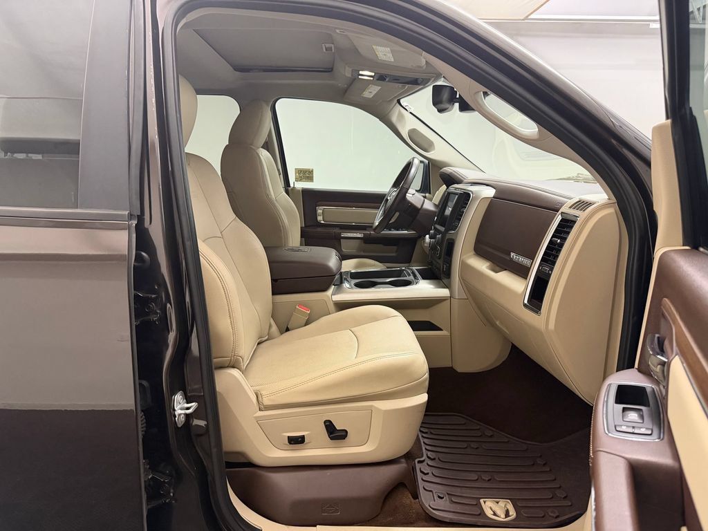 Used 2017 RAM 1500 Laramie w/ Convenience Group AWD/4WD image 26