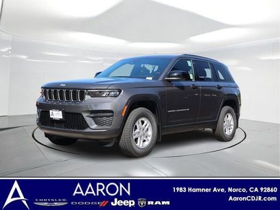 New 2025 Jeep Grand Cherokee Laredo w/ MOPAR Finishing Package