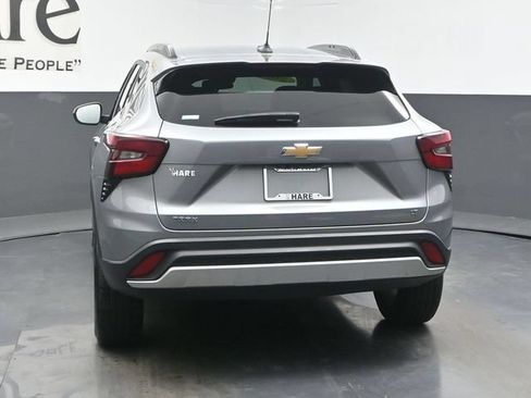 Used 2025 Chevrolet Trax LT w/ Driver Confidence Package FWD image 37