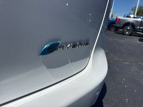 Used 2024 Chrysler Pacifica Limited FWD image 12