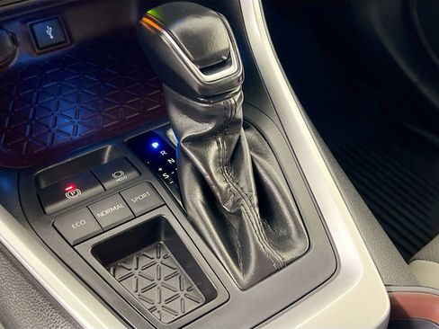 Used 2021 Toyota RAV4 Limited image 25