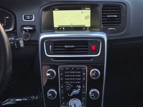 Used 2016 Volvo V60 T5 Cross Country w/ Convenience Package AWD/4WD image 26