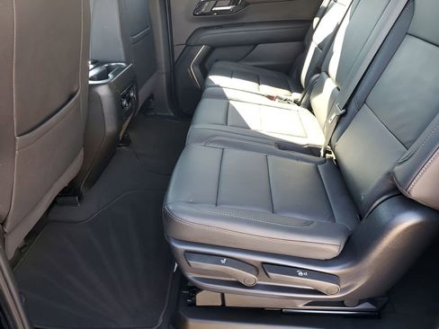 Used 2025 Chevrolet Suburban Z71 image 20