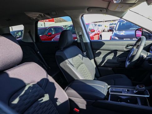 New 2025 Nissan Pathfinder SV image 21