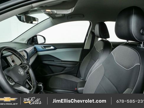 Used 2023 Volkswagen Taos SE FWD image 5
