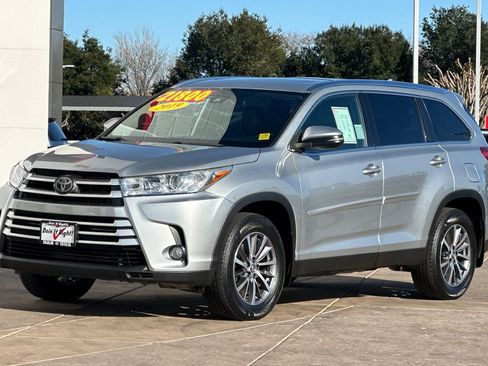 Certified 2019 Toyota Highlander XLE image 10