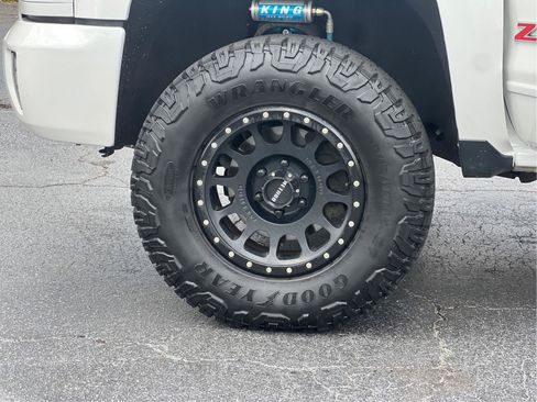Used 2018 Chevrolet Silverado 1500 LT w/ All Star Edition AWD/4WD image 24