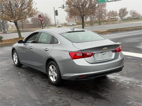 Used 2024 Chevrolet Malibu LT image 3