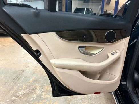 Used 2016 Mercedes-Benz C 300 4MATIC Sedan image 23