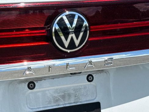 Used 2024 Volkswagen Atlas SEL AWD/4WD image 17