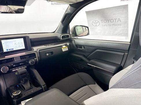 Used 2025 Toyota Tacoma TRD Off-Road image 22