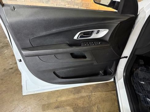 Used 2017 Chevrolet Equinox LT w/ Convenience Package FWD image 11