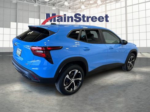 Used 2024 Chevrolet Trax RS w/ Sunroof Package image 5