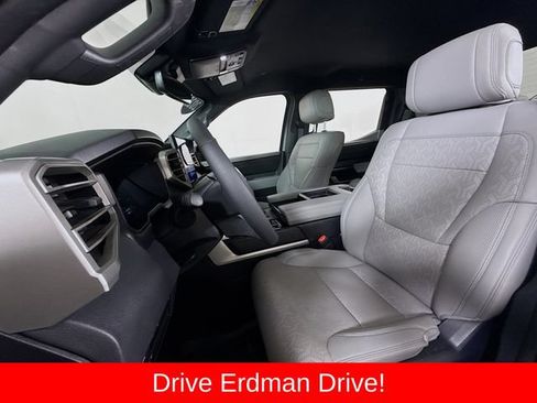 Used 2025 Toyota Tundra Limited AWD/4WD image 5