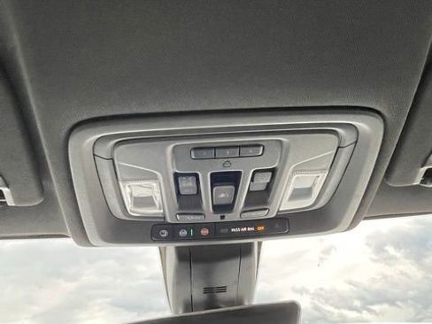 Used 2020 GMC Sierra 1500 AT4 w/ AT4 Premium Package image 15