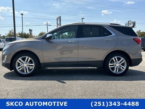Used 2018 Chevrolet Equinox Premier image 2