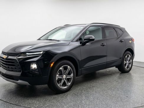 Used 2025 Chevrolet Blazer LT FWD image 3