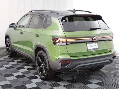 Used 2025 Volkswagen Taos SE image 15