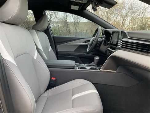 Used 2025 Toyota Camry SE image 17