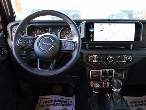 Used 2024 Jeep Gladiator Mojave w/ Technology Group image 18