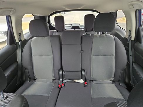 Used 2019 Nissan Pathfinder SV image 37
