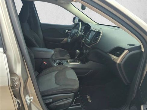Used 2017 Jeep Cherokee Latitude FWD image 20