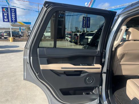 Used 2022 Ford Expedition XLT RWD image 11