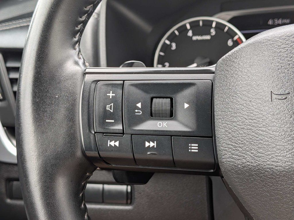 Used 2025 Nissan Rogue SV AWD/4WD image 35