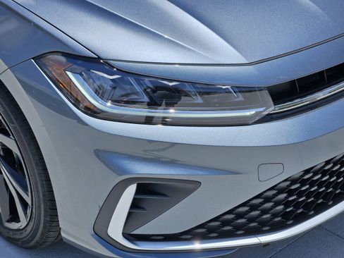 New 2025 Volkswagen Jetta SE image 9