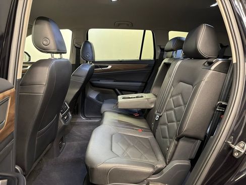 Used 2025 Volkswagen Atlas SE AWD/4WD image 31